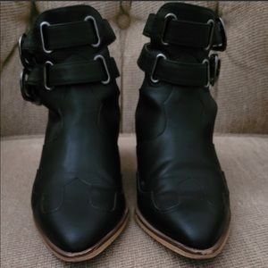 CARLOS SANTANA AYDEN WESTERN ANKLE STRAP BOOTIES